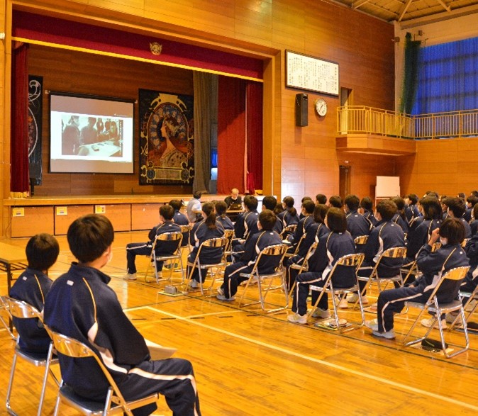 つくばみらい市立伊奈東中学校で開催された「キャリア学習フォーラム　～自分の将来をデザインしよう～」にディレクター小川とエンジニア高澤が登壇しました